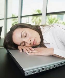 sleep-on-laptop-in-office