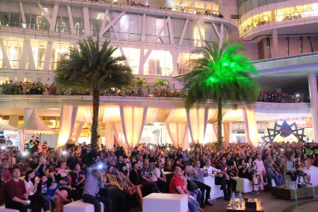 Crowd pengunjung Central Park Mall